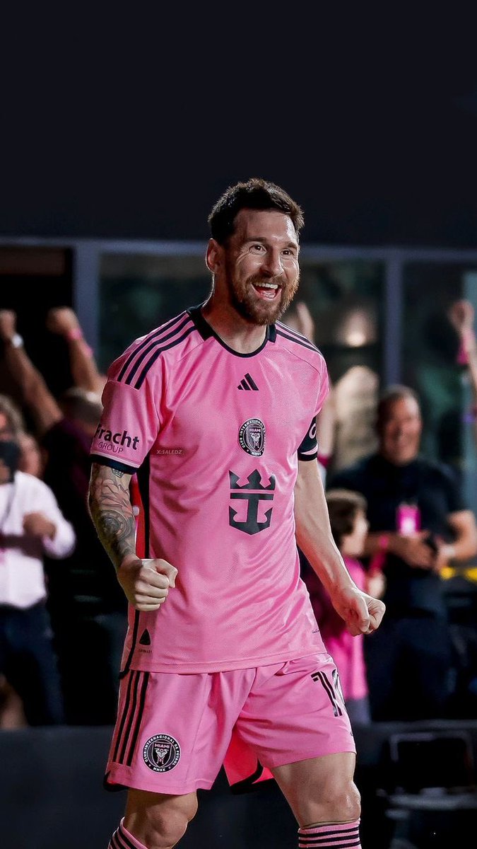 KinShas32752441's tweet image. Happy birthday 🎊 Lionel Messi 38 years now