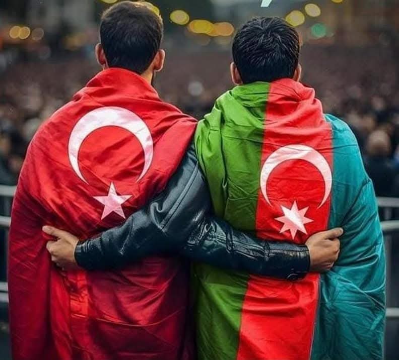 Yükselir dağlara aşık 
Tanrıya yalvarmak için 

Düşülür sonsuz yollara 
Sevgiliye varmak için 

Mecnun verir varın yoğun Leyla'sını sarmak için 
Ve.... 
Bizim kanımız dökülür 
#Turan'ı kurtarmak için... 

Fethi Tevetoğlu