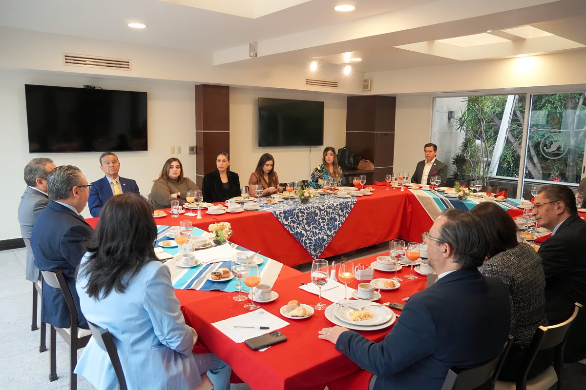 Notariado Mexicano (@notariadomex) on Twitter photo El presidente del @NotariadoMex, Not. Ricardo Vargas, se reunió con el Dr. César García Mondragón, Jefe de la Unidad de Asuntos Jurídicos de la <a href="/SE_mx/">Economía México</a>; la diputada Ana Erika Santana (<a href="/Erika_SantanaBC/">Erika Santana</a>); Lic. Diana Peza, subcoordinadora de la <a href="/BMA_Abogados/">Barra Mexicana, Colegio de Abogados A.C.</a>; C.P. Rolando Silva El presidente del @NotariadoMex, Not. Ricardo Vargas, se reunió con el Dr. César García Mondragón, Jefe de la Unidad de Asuntos Jurídicos de la <a href="/SE_mx/">Economía México</a>; la diputada Ana Erika Santana (<a href="/Erika_SantanaBC/">Erika Santana</a>); Lic. Diana Peza, subcoordinadora de la <a href="/BMA_Abogados/">Barra Mexicana, Colegio de Abogados A.C.</a>; C.P. Rolando Silva