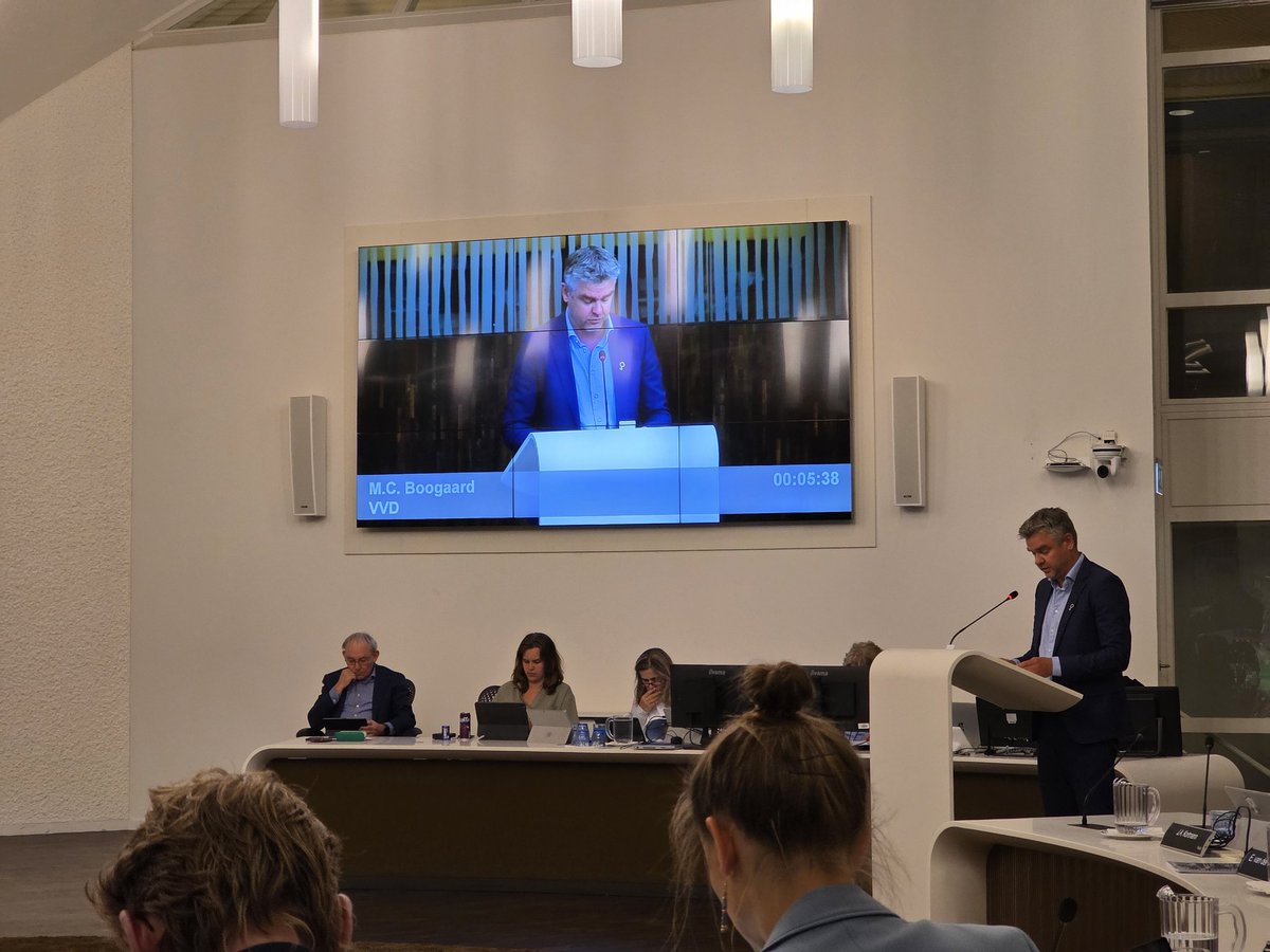 Fractievoorzitter <a href="/mcboogaard/">Marco Boogaard</a> presenteerde zojuist drie voorstellen bij de #Kadernota, waaronder een extra impuls voor nieuwbouw <a href="/Corneel0320/">Corneel</a> en ontwikkeling van de Trommellocatie. Benieuwd naar de andere twee? Lees dan onze volledige inbreng: ➡️ bit.ly/44mP2ef