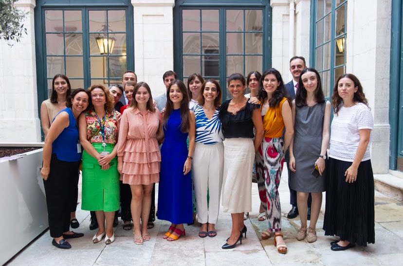 mudar_pt's tweet photo. Celebra-se hoje o Dia Internacional das Mulheres na Diplomacia. De Tóquio a Bogotá, de Estocolmo a Camberra, as diplomatas portuguesas asseguram a representação do Estado português e a proteção dos cidadãos nacionais nas mais diversas frentes. https://t.co/53hPS1JDWr