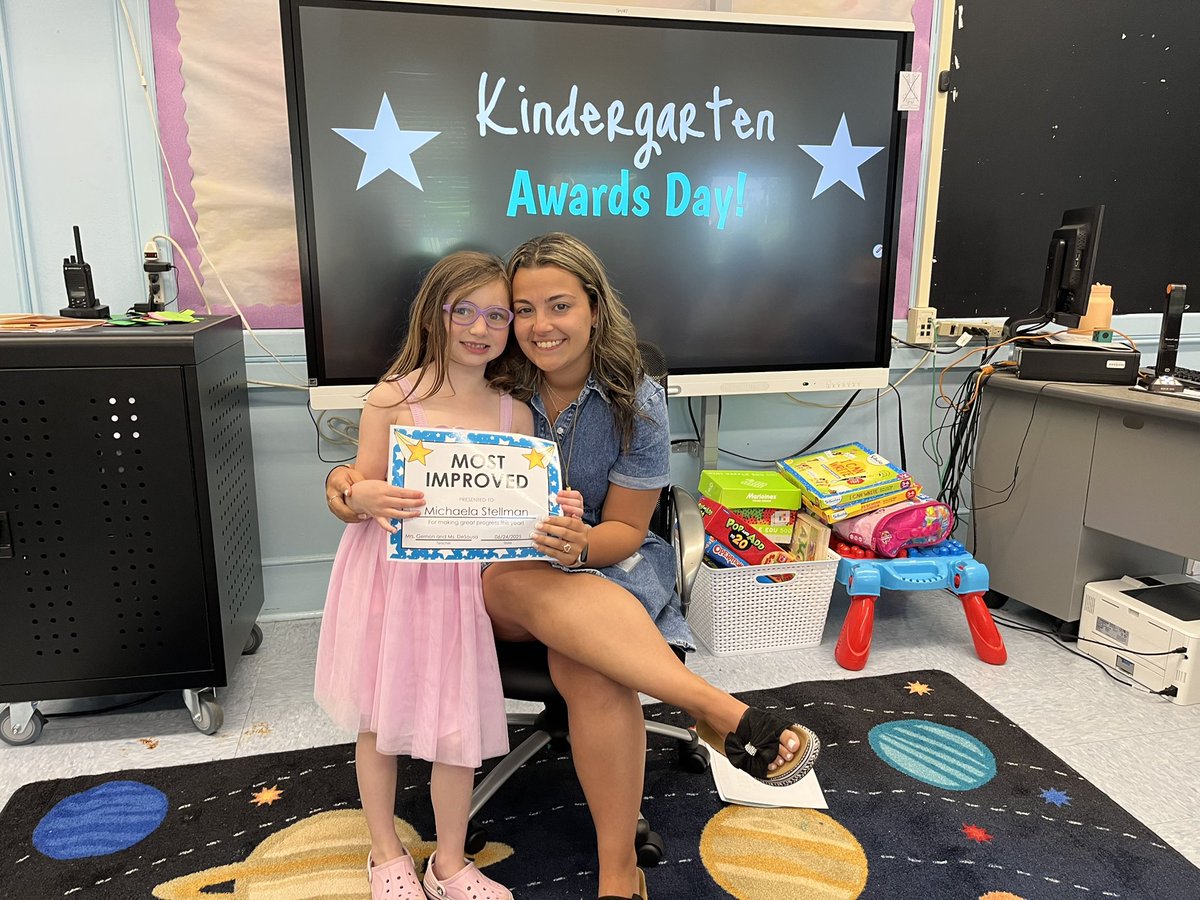 Miss_DeSousaa's tweet photo. These kindergarteners were so proud of themselves today! ✨🏅@OSchoolsPR https://t.co/ndUmuFEmMe