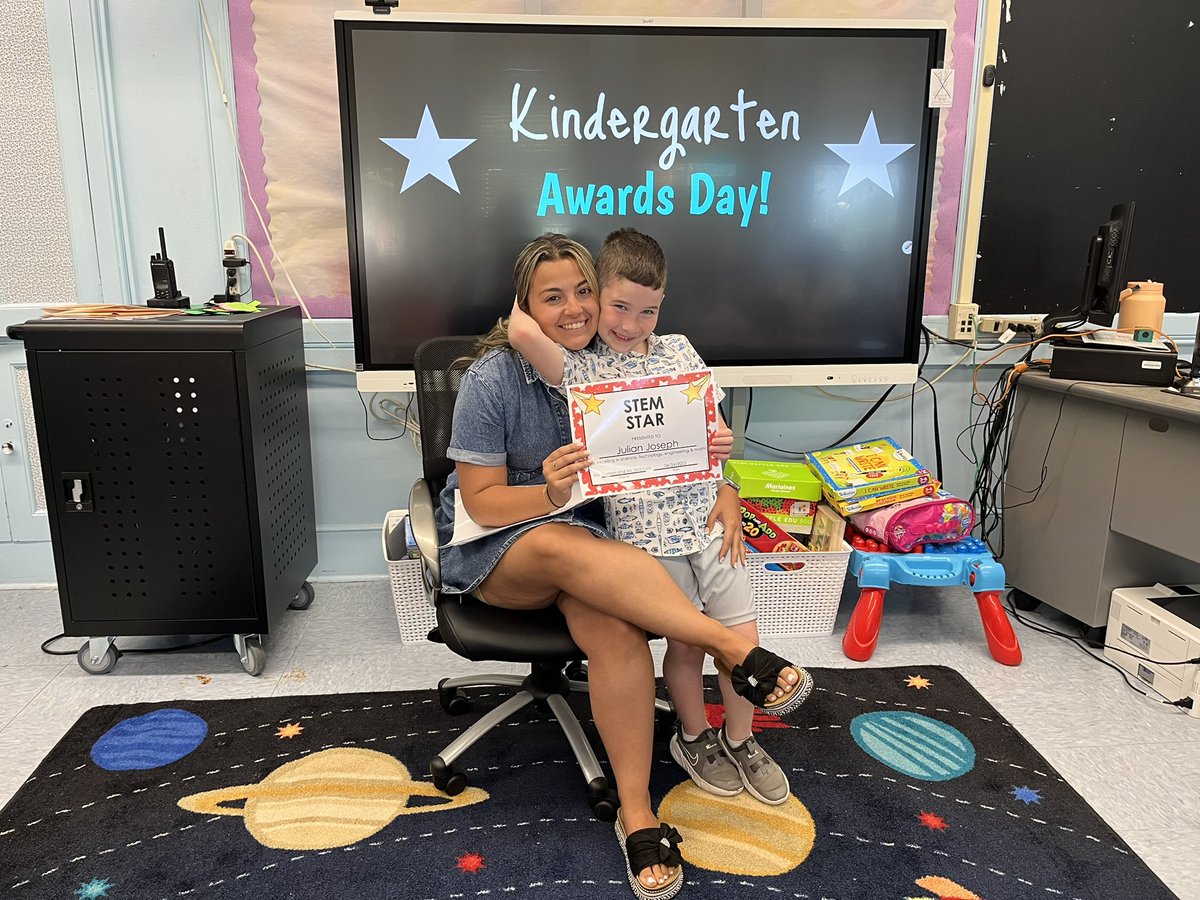 Miss_DeSousaa's tweet photo. These kindergarteners were so proud of themselves today! ✨🏅@OSchoolsPR https://t.co/ndUmuFEmMe