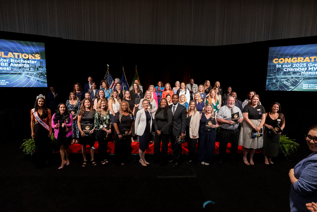 RochesterChambr's tweet image. Coming together to celebrate a region rising together-that&apos;s what we&apos;re all about. Last week&apos;s MWBE Awards brought 400 leaders together to uplift diverse businesses and their teams.

Check out our MWBE Awards publication to see all that we celebrated: issuu.com/rochesterchamb…