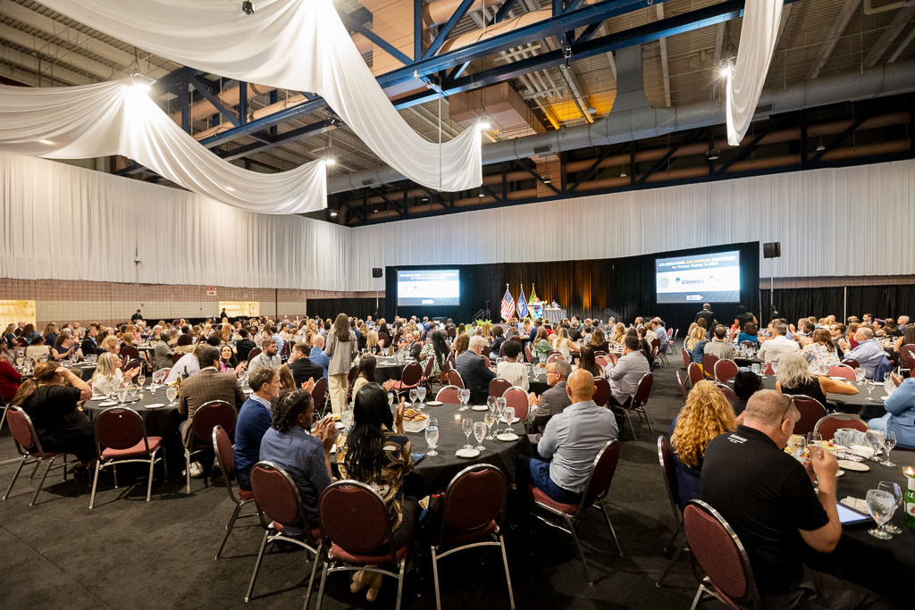 RochesterChambr's tweet image. Coming together to celebrate a region rising together-that&apos;s what we&apos;re all about. Last week&apos;s MWBE Awards brought 400 leaders together to uplift diverse businesses and their teams.

Check out our MWBE Awards publication to see all that we celebrated: issuu.com/rochesterchamb…