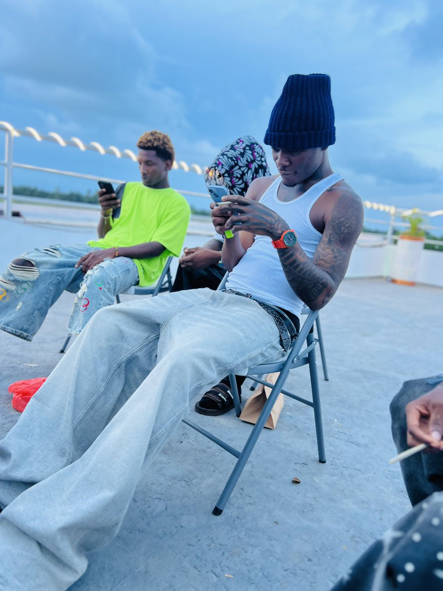 I come from where 'stay safe' means 'watch your circle! That's why I only move with loyalty, silence, and hunger.

•Hoodboy 🧼