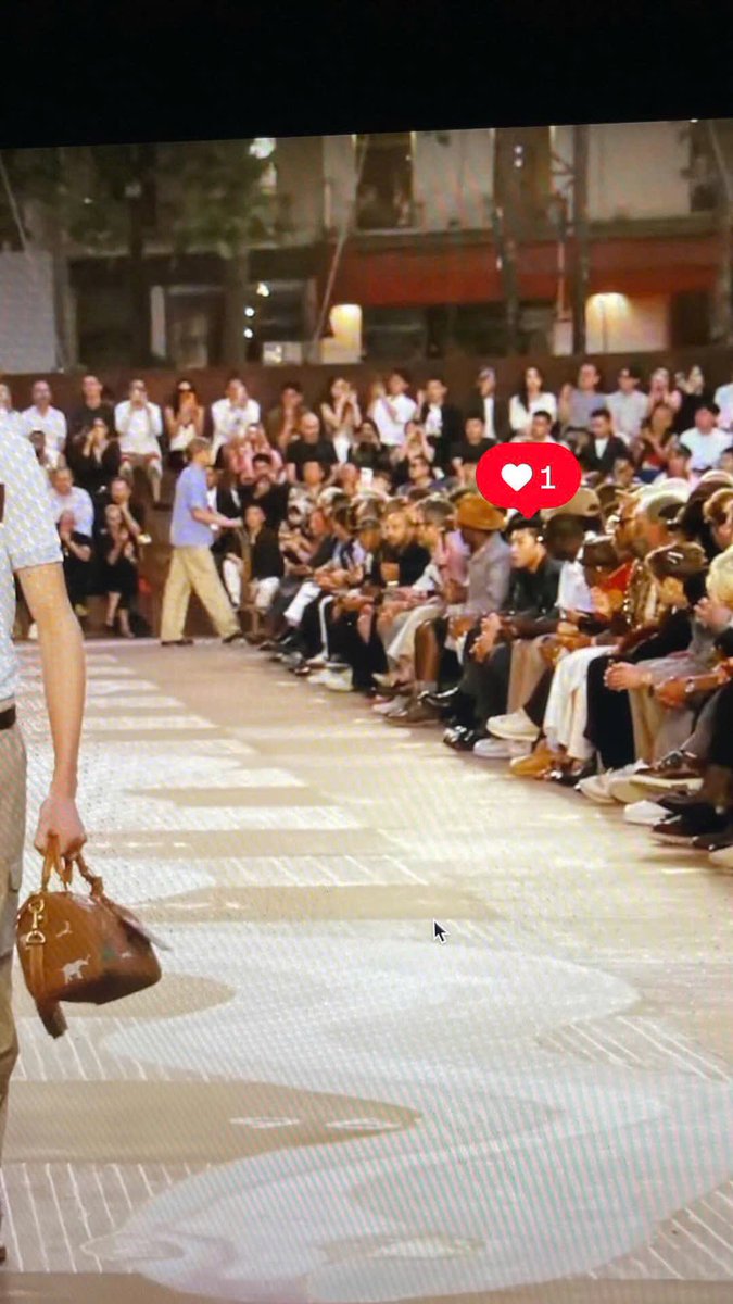 Meoconxg2402's tweet photo. @LouisVuitton
HIEUTHUHAI in Paris for LVMenSS26
#HIEUTHUHAIxLVMenSS26 https://t.co/qsNu5WDskS