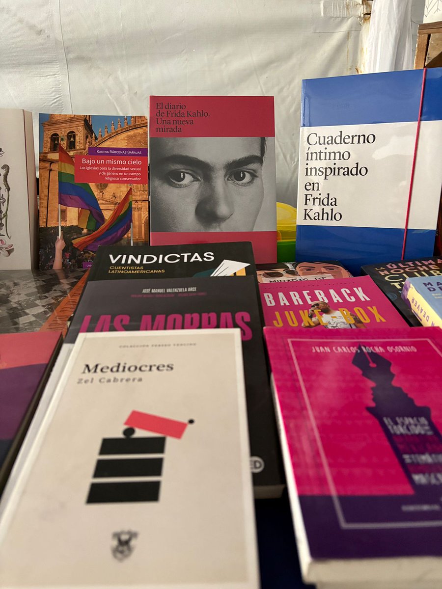 librotfs's tweet photo. Recuerdos del lluvioso finde de la Febit 🤙
#febit #feriadelabibliodiversidadtlatelolco #feriadelabibliodiversidad #tlatelolco #ccu #ccutlatelolco #feriadellibro #libro #culturaCDMX #librotfs #LibroTraficantes https://t.co/tLW4JUgGep