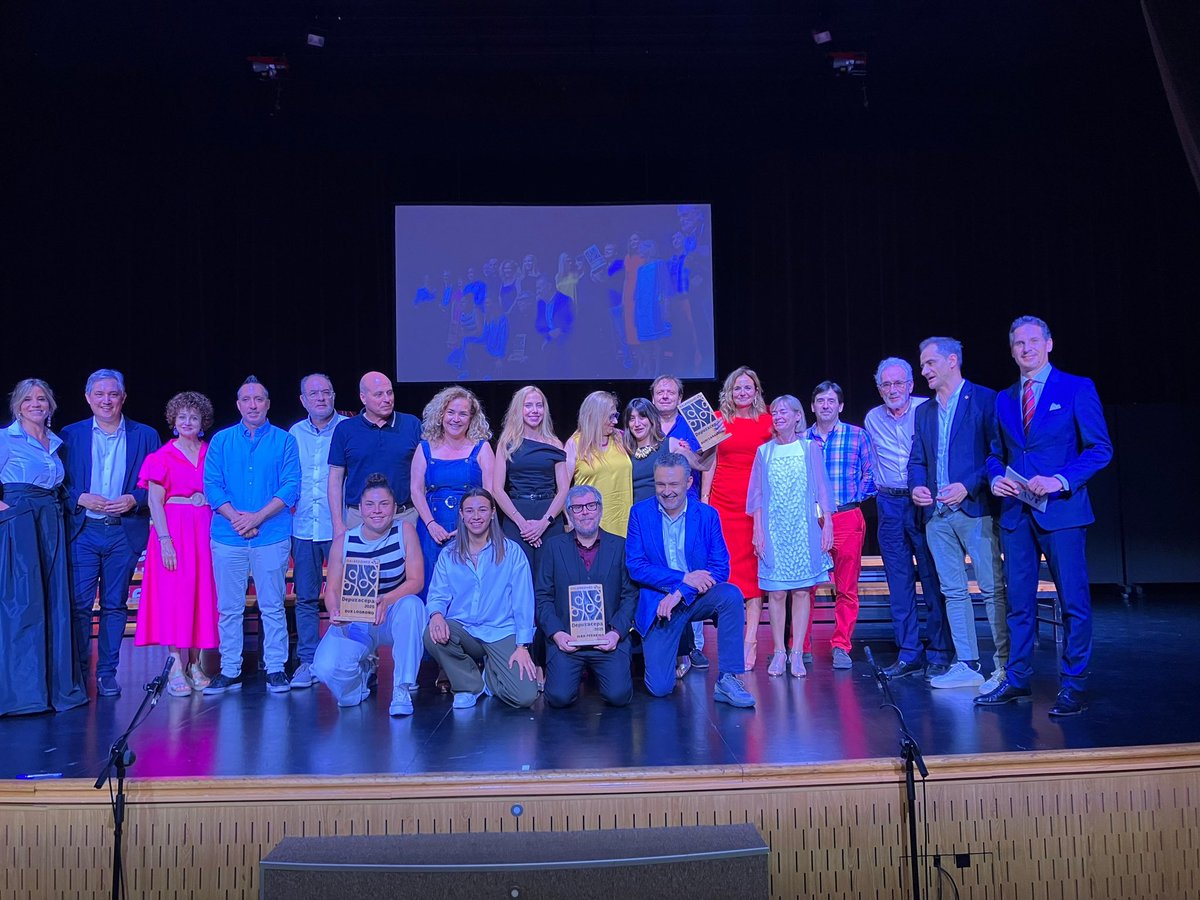 📺🍇| El Auditorio Municipal ha acogido esta tarde la gala de entrega de los Galardones #DePuraCepa, concedidos por <a href="/tvrioja/">TVR Rioja Televisión</a>:

🏅 <a href="/ivanferreiro/">iván ferreiro</a>
🏅 <a href="/Susi_Caramelo/">Susi Caramelo</a>
🏅 Luis Merlo
🏅 Luisa Martín
🏅 <a href="/DUXLogrono/">DUX Logroño</a>