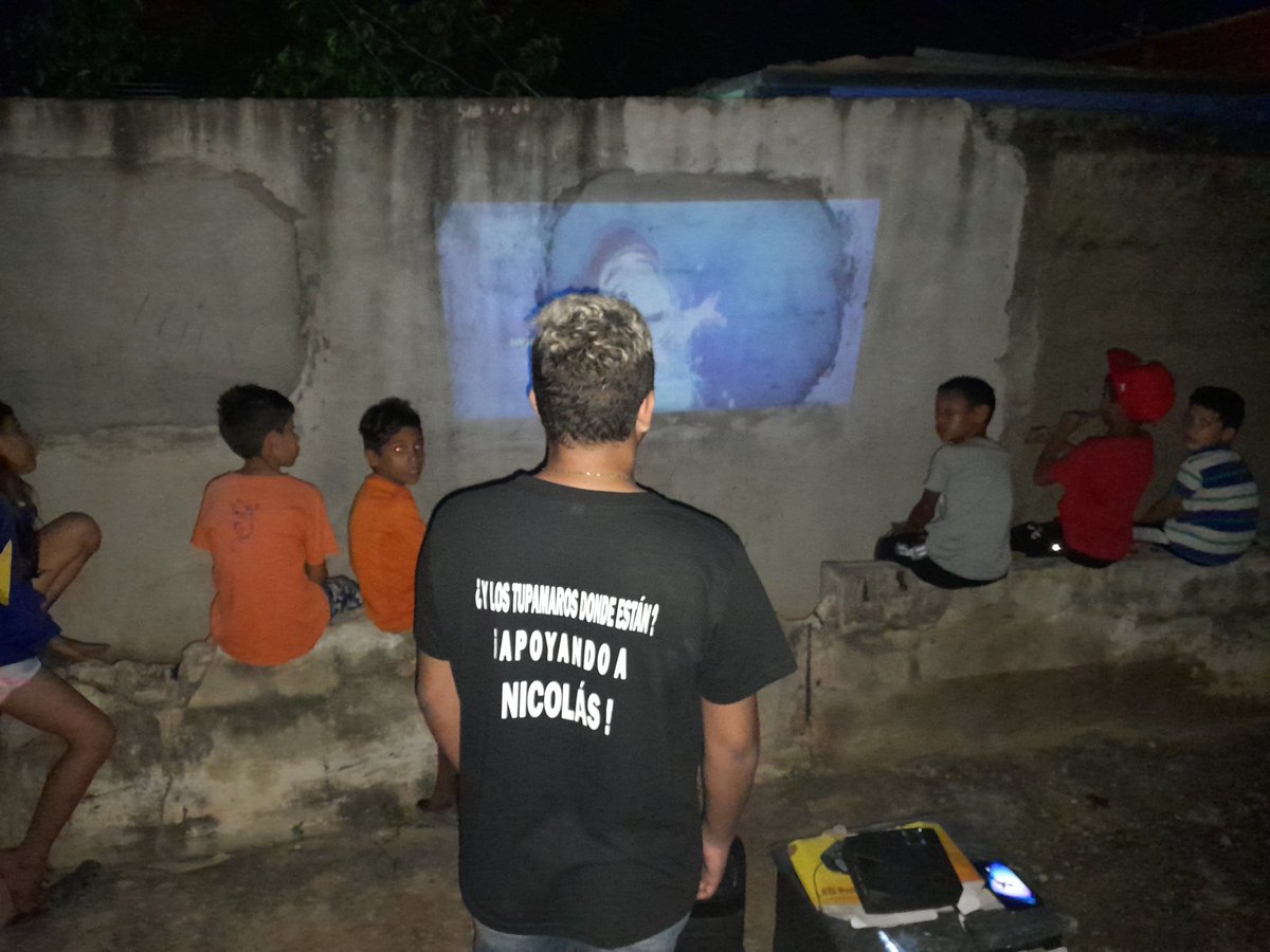 SucreMunMRT's tweet photo. En el Municipio Sucre llevamos alegría y aprendizaje a los niños con el cine foro 🎬✨, un espacio donde cultura y diversión se unen para formar generaciones conscientes y felices 🌟👧🏽👦🏽. Sembramos sueños y construimos futuro 🌱💪. ¡La revolución es cuidar el mañana! ❤️🔥 https://t.co/ybYMmYd8go