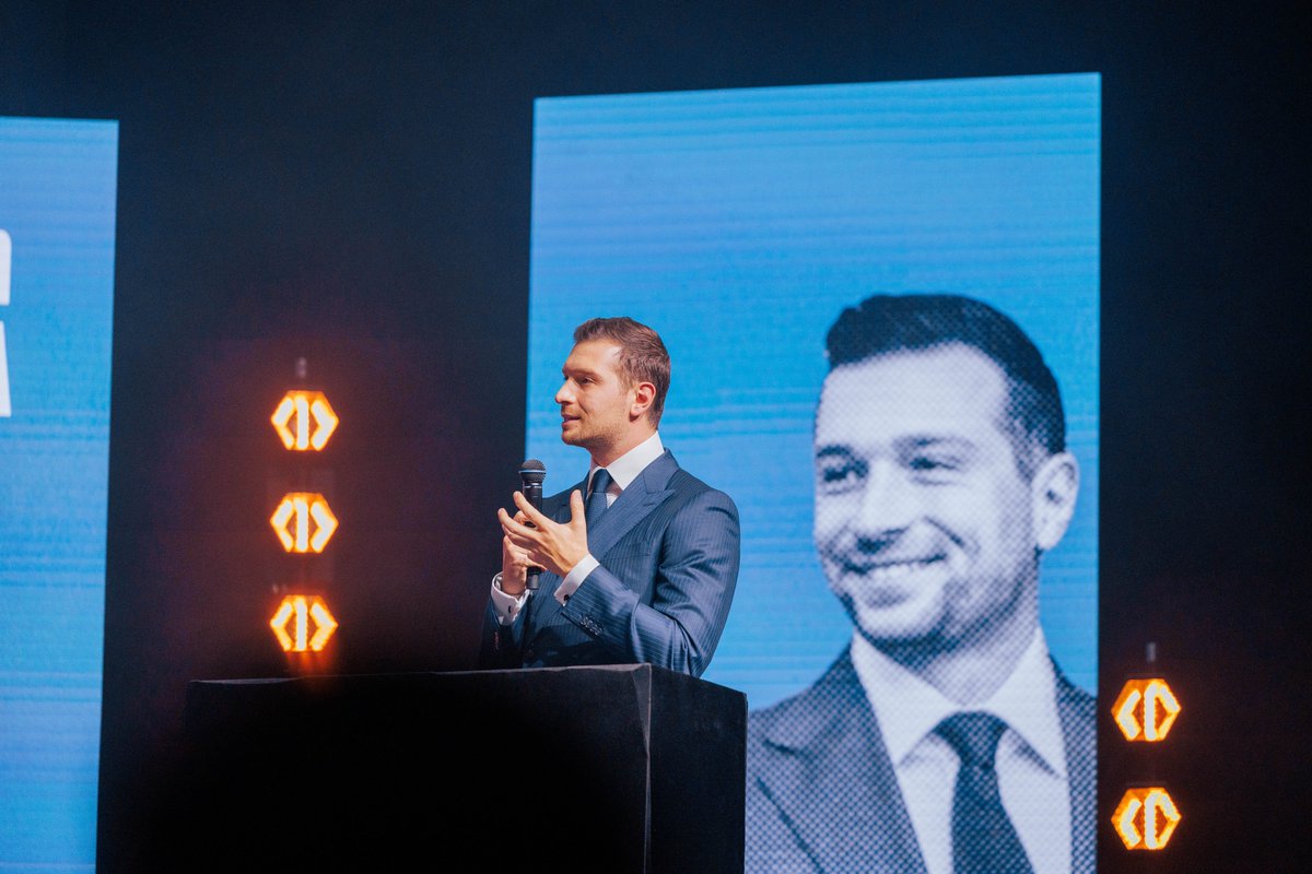 Jordan Bardella (@j_bardella) on Twitter photo La simplification en économie, ça veut dire une chose simple : ça veut dire qu'on fait confiance à nos chefs d'entreprises, qu'on arrête de les voir comme des suspects ou comme des pollueurs ! <a href="/SommetLibertes/">Le Sommet des Libertés</a> La simplification en économie, ça veut dire une chose simple : ça veut dire qu'on fait confiance à nos chefs d'entreprises, qu'on arrête de les voir comme des suspects ou comme des pollueurs ! <a href="/SommetLibertes/">Le Sommet des Libertés</a>