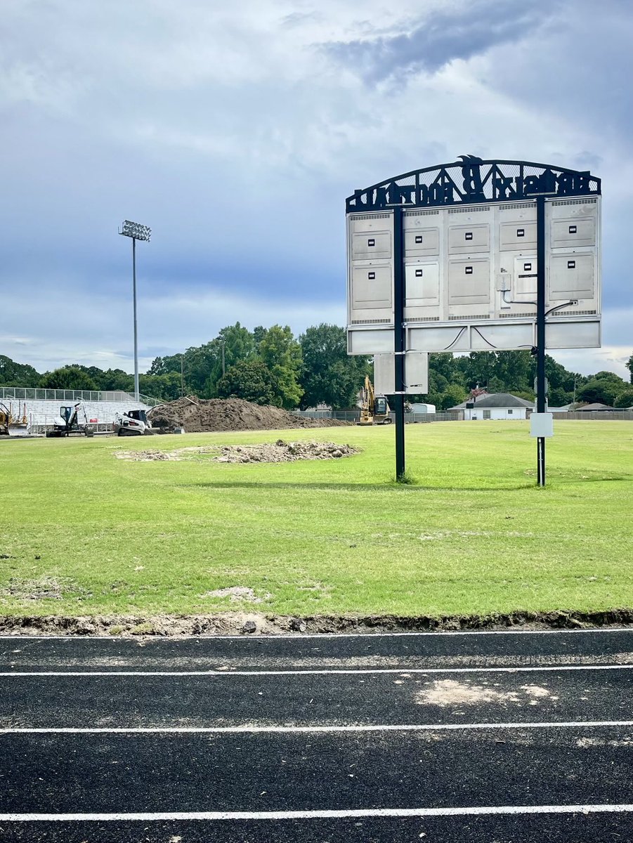 CoachSchooler's tweet image. Dirt is moving!! ⁦@wbrpanthers⁩ ⁦@GridironBhs⁩