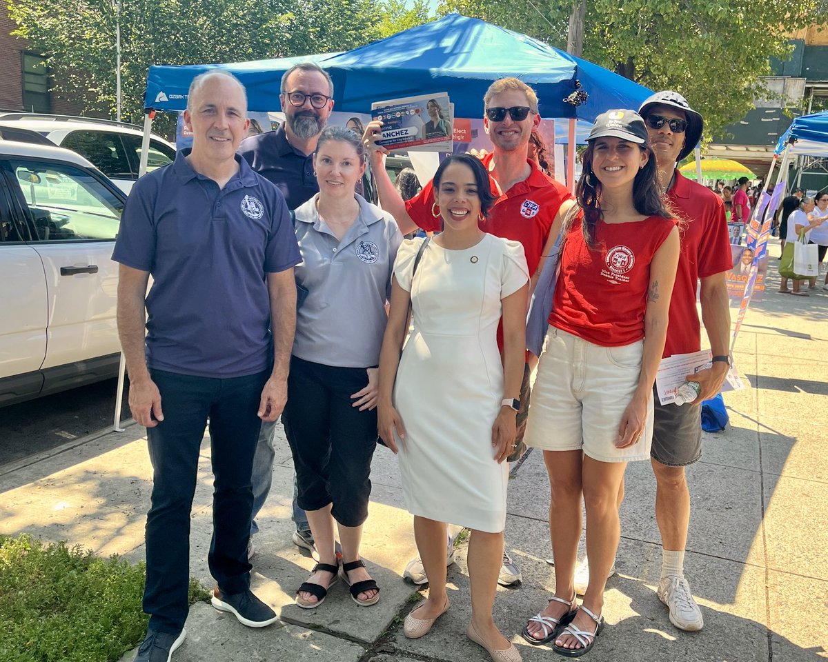 CentralLaborNYC's tweet image. We are proud to stand with the Bronx’s own labor champion @PiSanchezNYC! Get out and make your voice heard, BX! Polls are open until 9PM! 
#NYCLaborVotes