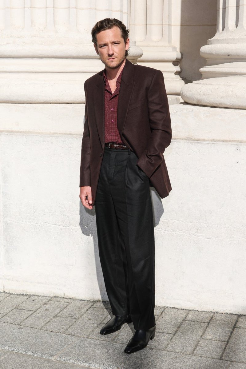 lewispfiles's tweet image. Lewis Pullman at the Saint Laurent show at Paris Fashion Week.