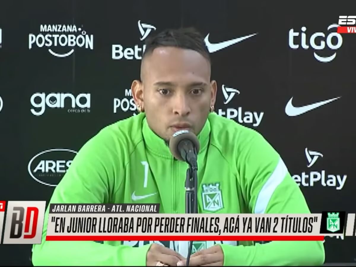 SOLO_JUNIOR's tweet photo. ❌ • ¡NUNCA OLVIDAR! Además de cagón, fue un malagradecido y resentido. 

Se fue sin dejar un peso, luego de botar el penal más importante de nuestra historia, se burló del escudo y la afición, y ahora que su carrera decae llora para volver? 

AQUÍ NO TE QUEREMOS @JarlanJBarrera https://t.co/ltCKYb6sOr