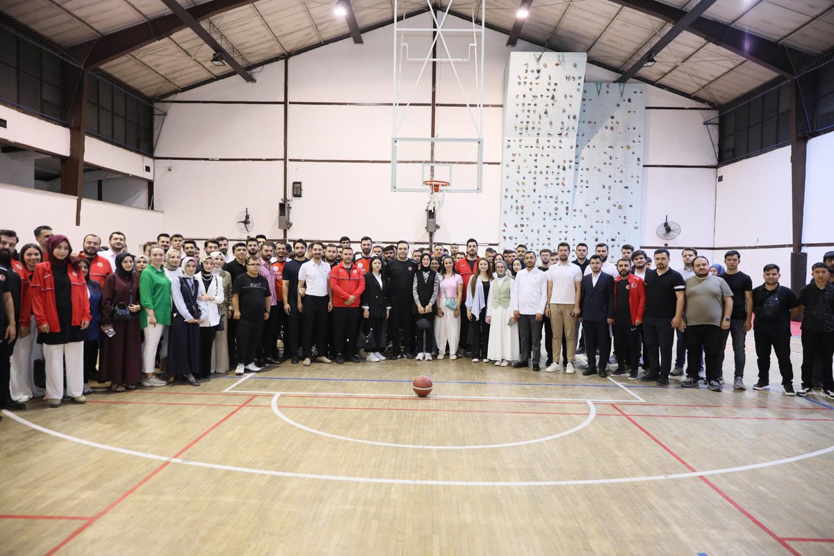 📍Ankara Üniversitesi Kapalı Spor Salonu

Bugün sahada gönüller birleşti, sevgi kazandı! 🏀❤️

Gençlik Kolları Genel Başkanımız Yusuf İbiş’in sahadaki enerjisine, biz de AK Parti Mamak İlçe Teşkilatı olarak tribünden coşkuyla eşlik ettik.

Down sendromlu kardeşlerimizin azmi ve