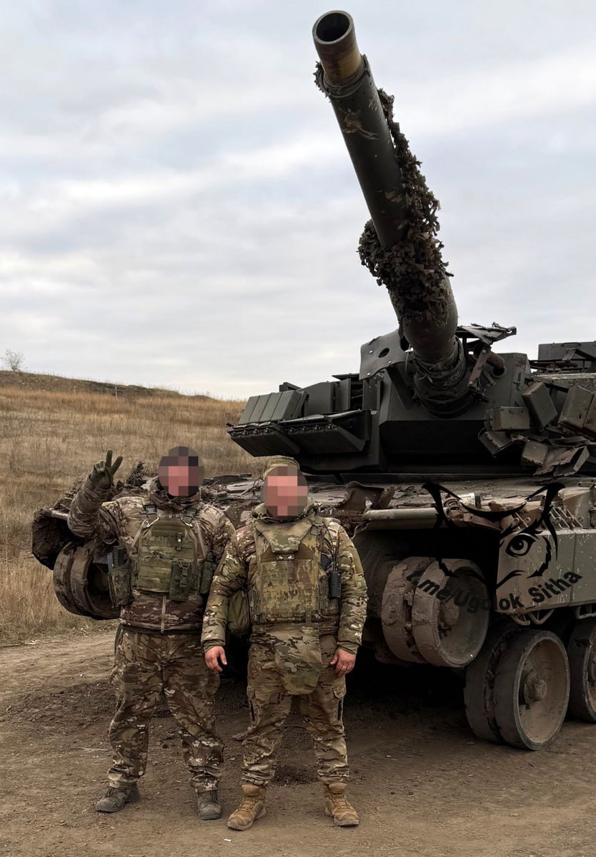 Ghost132607472's tweet photo. 5518/ Just pictures from the "SMO". - #Leopard2A4 - and and "International MaxxPro" and another tank. https://t.co/6HXR9kQHNJ