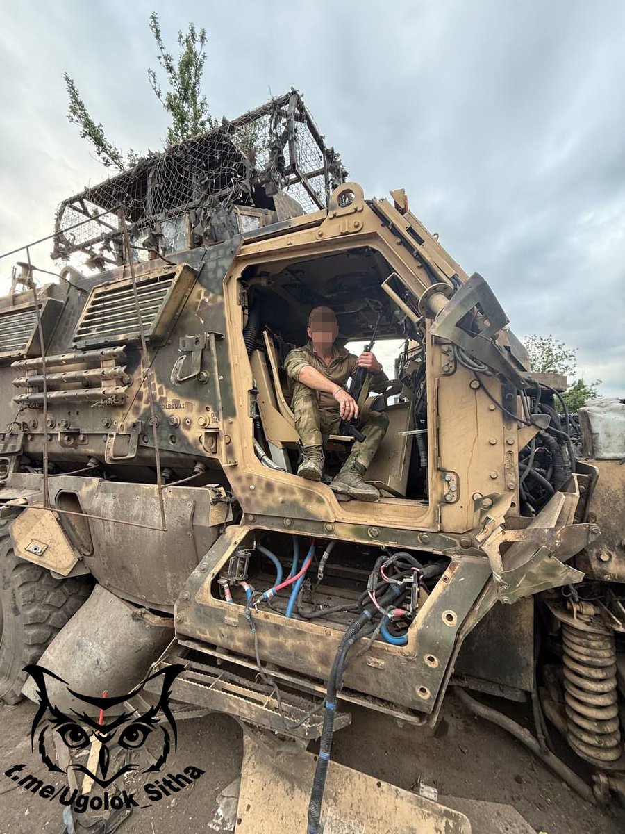 Ghost132607472's tweet photo. 5518/ Just pictures from the "SMO". - #Leopard2A4 - and and "International MaxxPro" and another tank. https://t.co/6HXR9kQHNJ