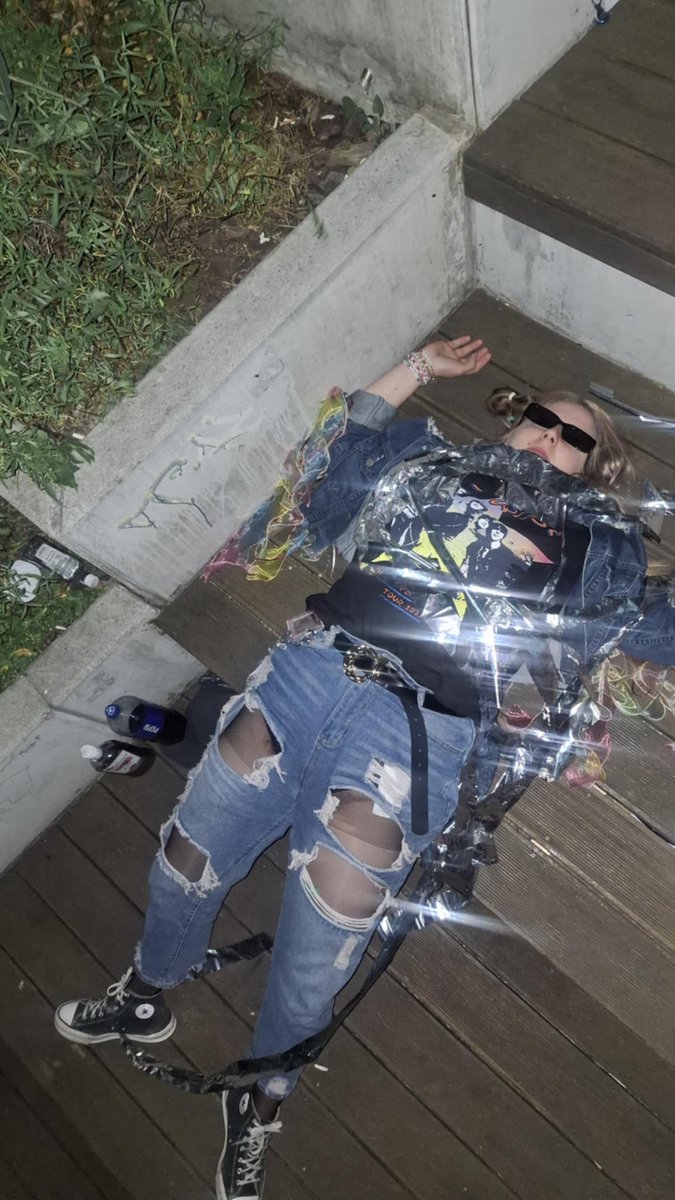 beevrything's tweet photo. Moja depresja po koncertowa coraz bardziej się pogłębia także na uleczenie tego może jest ktoś chętny na wymianę insta? 

Chce zobaczyć wasze filmiki ludziska! 
Potrzebuję tego bardzo 😭😭😭 https://t.co/ptorB4v5f7