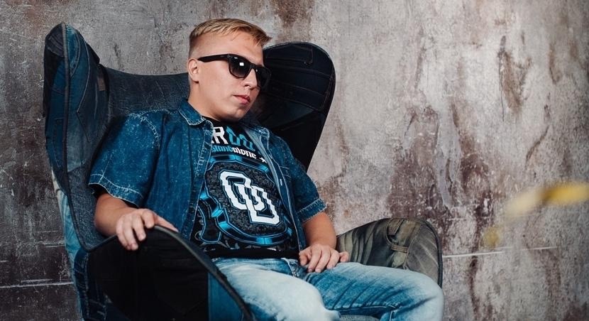 - Витя, какие отношения у тебя с лейблом Газгольдер?
- Я с ними на короткой ноге