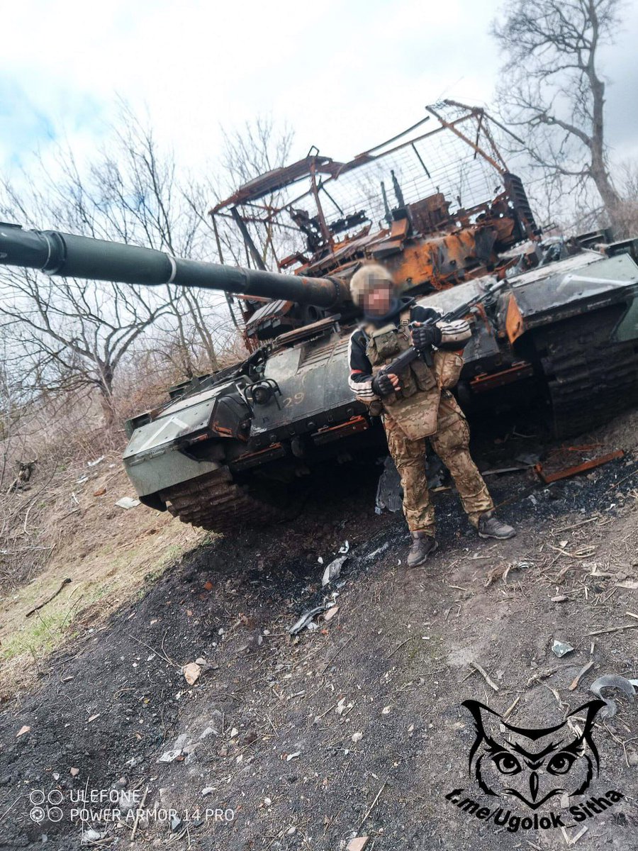 Ghost132607472's tweet photo. 5518/ Just pictures from the "SMO". - #Leopard2A4 - and and "International MaxxPro" and another tank. https://t.co/6HXR9kQHNJ