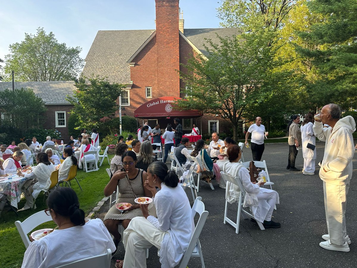 ALotusInTheMud9's tweet photo. 250 people came  to celebrate the International Day of Yoga on June 22 on Long Island. Instead of yoga postures, they were exposed to the meditational forms at the Spirit of Yoga event co-hosted by https://t.co/47kY0WECrq and the Brahma Kumaris organization in Great Neck, NY. https://t.co/ahGUezZPiK