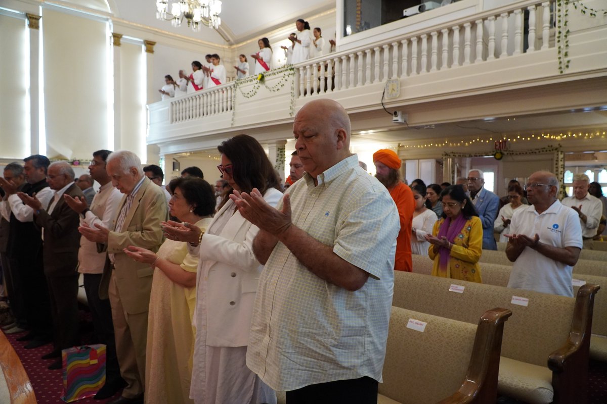 ALotusInTheMud9's tweet photo. 250 people came  to celebrate the International Day of Yoga on June 22 on Long Island. Instead of yoga postures, they were exposed to the meditational forms at the Spirit of Yoga event co-hosted by https://t.co/47kY0WECrq and the Brahma Kumaris organization in Great Neck, NY. https://t.co/ahGUezZPiK