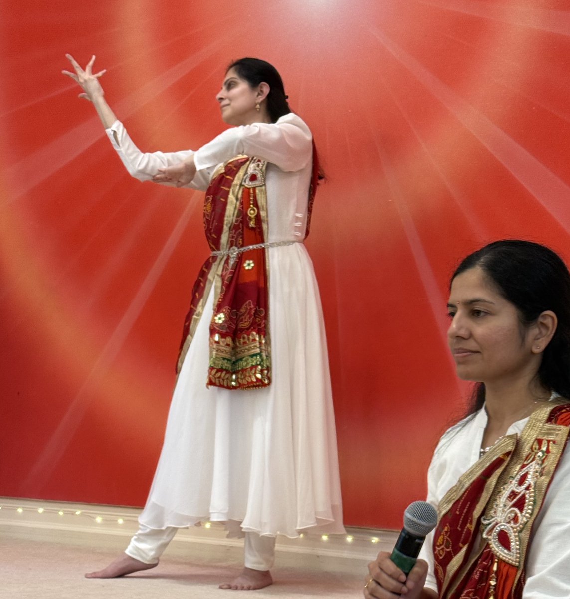 ALotusInTheMud9's tweet photo. 250 people came  to celebrate the International Day of Yoga on June 22 on Long Island. Instead of yoga postures, they were exposed to the meditational forms at the Spirit of Yoga event co-hosted by https://t.co/47kY0WECrq and the Brahma Kumaris organization in Great Neck, NY. https://t.co/ahGUezZPiK