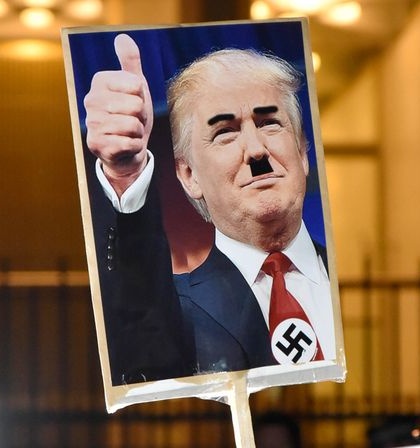 Proponen a Trump como Premio Nobel de La Paz. La historia se repite. También propusieron a Hitler para el premio en 1939.