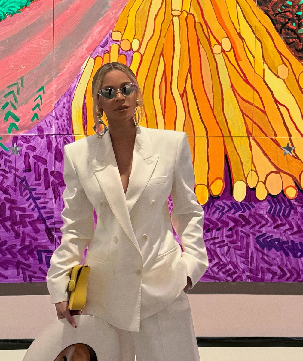 BEYONCEPURE's tweet photo. Beyoncé à la Fondation Louis Vuitton. https://t.co/2aA5PrlqHP