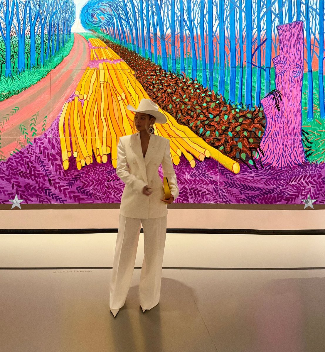 BEYONCEPURE's tweet photo. Beyoncé à la Fondation Louis Vuitton. https://t.co/2aA5PrlqHP