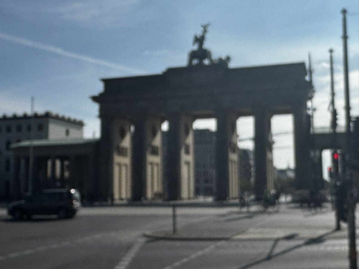 cbenejam's tweet photo. Sabes que hay una estatua de Simón Bolivar en Berlín? La placa dice de los países que libertó! #berlin #SimonBolivar https://t.co/sMuvgcKbNX
