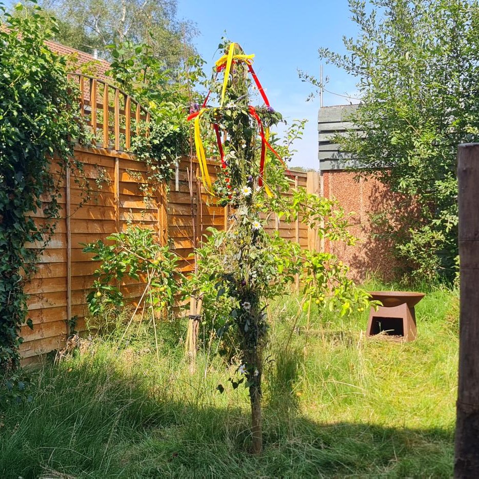 Lauhaz0's tweet photo. Good Midsummer!

Sacrifices made to uphold the cosmic and moral Law of The Gods will continue indefinitely. https://t.co/fxl9d0ivDi