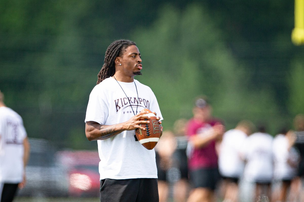 Ryan W. Collingwood (@rwcollingwood) on Twitter photo I spy current Ozarks Lunkers receiver Dvontae Key - a starter at Missouri State in 2024 - on the <a href="/Kpoofootball/">Kickapoo Football</a> staff.
📸Joe Thomas I spy current Ozarks Lunkers receiver Dvontae Key - a starter at Missouri State in 2024 - on the <a href="/Kpoofootball/">Kickapoo Football</a> staff.
📸Joe Thomas