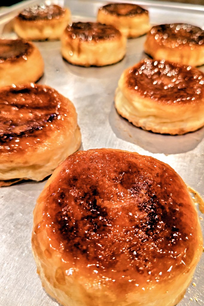 BreadPlusTO's tweet photo. おはぷらす⊂(  ･ω･ )⊃

マリリンは採血の結果も前回より良くなってて炎症も小さくなってるそうです。
元気がある時はご飯もしっかり食べてる🍚手術して復帰までもう少しかかりますのでそれまでは会長と2人体制で頑張ります💪

今日は🍊クイニーアマンあります♡

ブレプラ元気に8時オープンです！ https://t.co/e8qCSOewC6