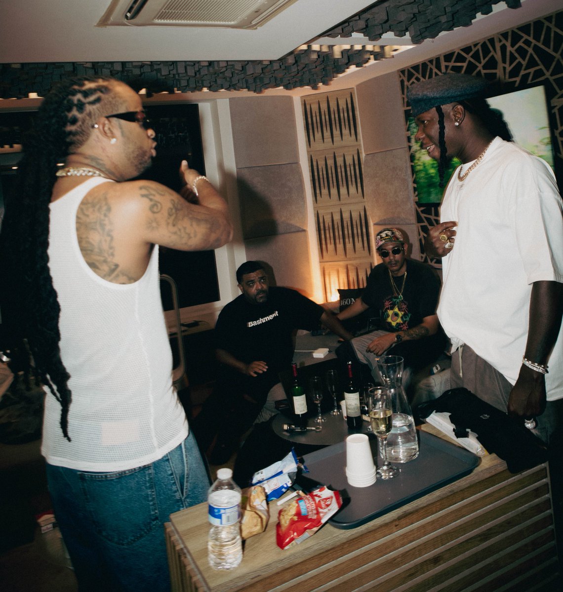 OUTSIDE... 

Mighty <a href="/kalash972/">KALASH</a> , <a href="/silentaddy/">ΛDDY</a> , <a href="/DiscoNeil007/">Neil Dyer</a> 🇬🇭🇲🇶🇯🇲🇫🇷

#TheTorcherEP