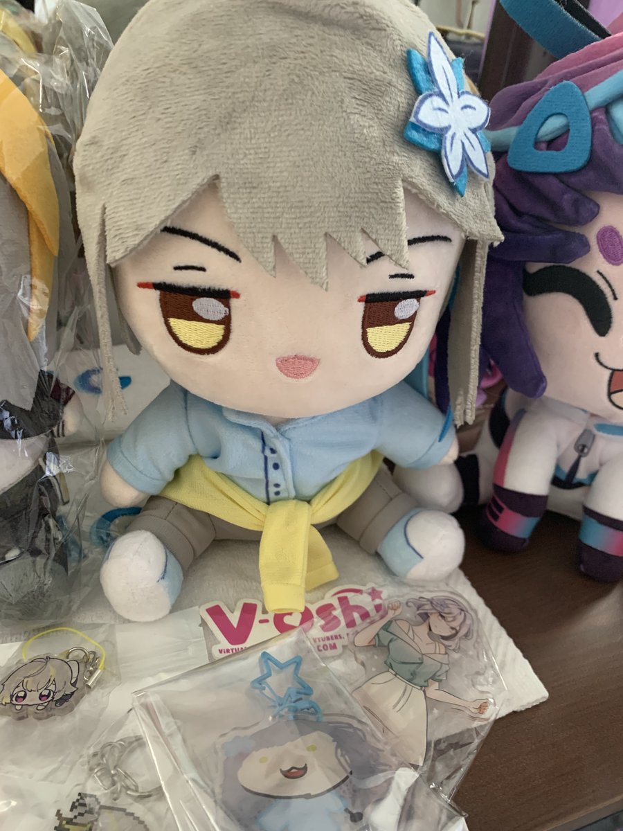 Shinobi21Oni's tweet image. y'all have no idea how happy i was to find @LilybelleVTuber at the @VirtualOshi booth, sure i already had them, but its amazing to have a 2nd copy

i am and will always be a #frequentflyers on Lilybelle Air