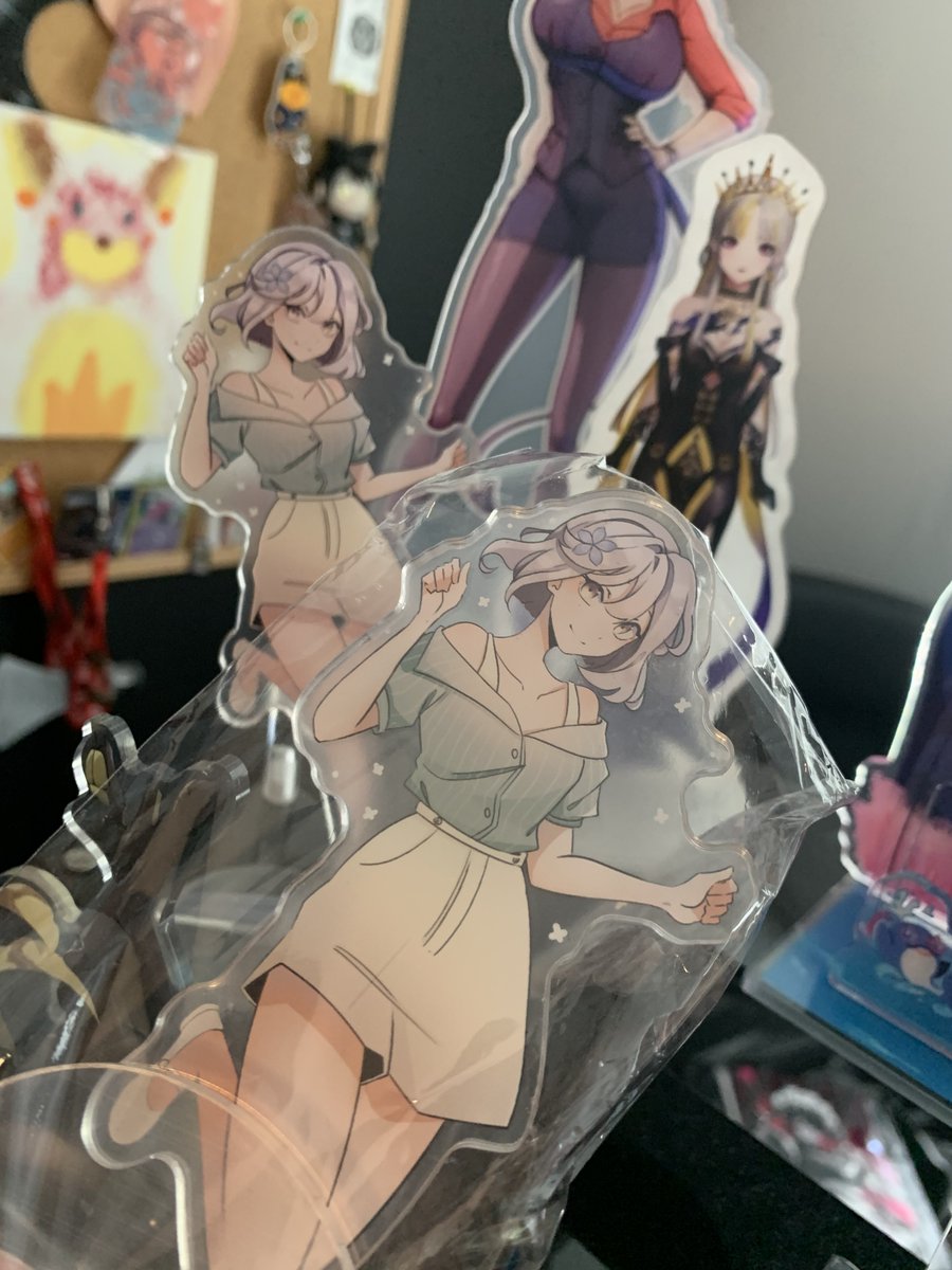 Shinobi21Oni's tweet image. y'all have no idea how happy i was to find @LilybelleVTuber at the @VirtualOshi booth, sure i already had them, but its amazing to have a 2nd copy

i am and will always be a #frequentflyers on Lilybelle Air