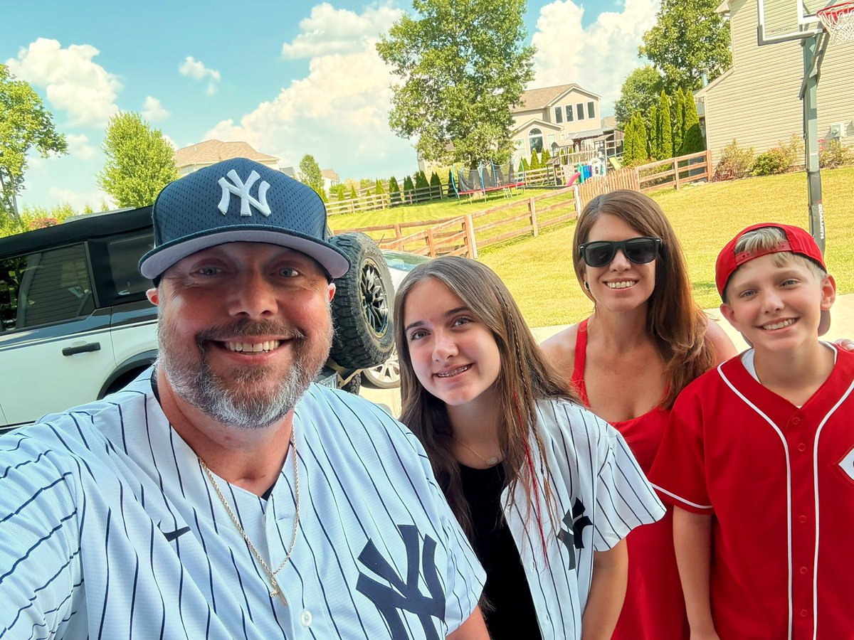 House Divided!! Headin’ downtown⚾️ GO YANKEES