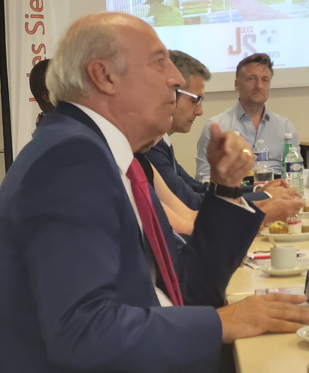 Retour au lycée J.Siegfriedt du Havre pour accueillir, aux côtés de la proviseure et des services académiques, le ministre de l'enseignement technique et professionnel du Congo