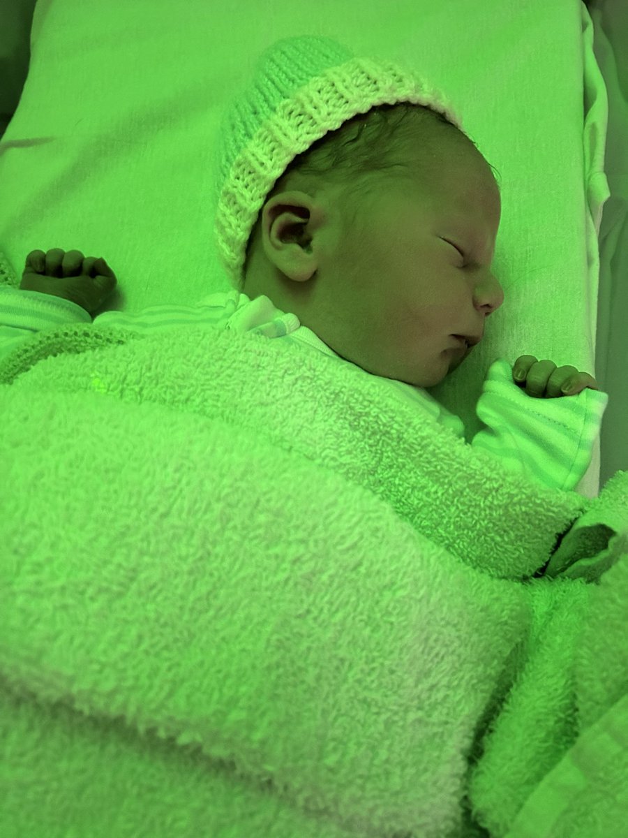 World meet Elijah, weighing in at 6lb 11oz, born 24th June and absolutely perfect!