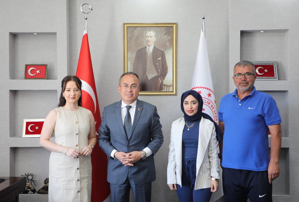 Memleket Gazetesi İmtiyaz Sahibi Sayın Melda Geneş, Yazı İşleri Müdürü Sayın Sena Polat ve Spor Muhabiri Sayın Murat Polat, İl Müdürümüz Şahin Ertem’i makamında ziyaret etti.

Ziyaretlerinden dolayı kendilerine teşekkür ederiz.