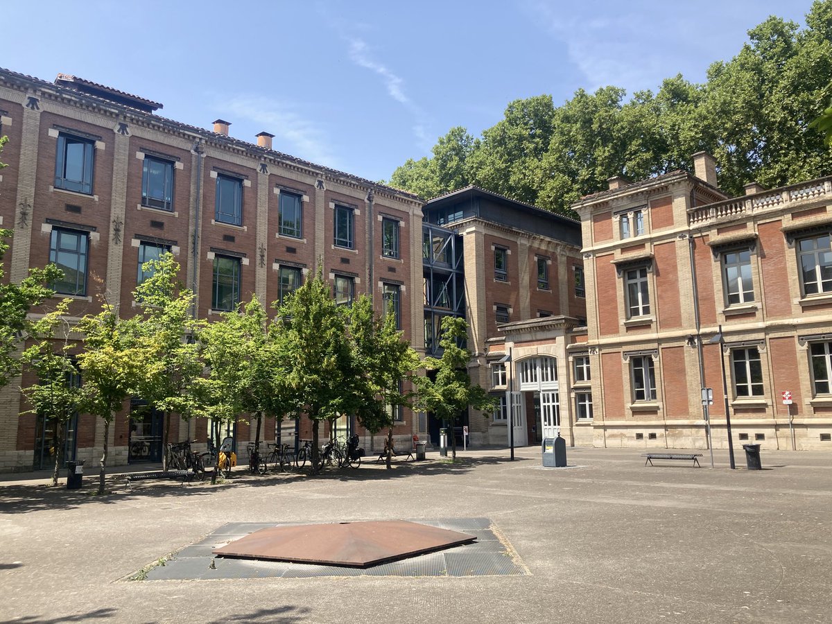 PradayrolGael's tweet photo. 24/06 : #stage2nde organisé par le #rectorat de @actoulouse, les stagiaires ont été reçus à #sciencespo @Toulouse : concours, cursus, mobilités, débouchés… un formidable accueil et de riches échanges👌 merci au directeur et aux équipes @EricDarras #orientation @DRAIO_OCCITANIE https://t.co/BR8PWhe8wH