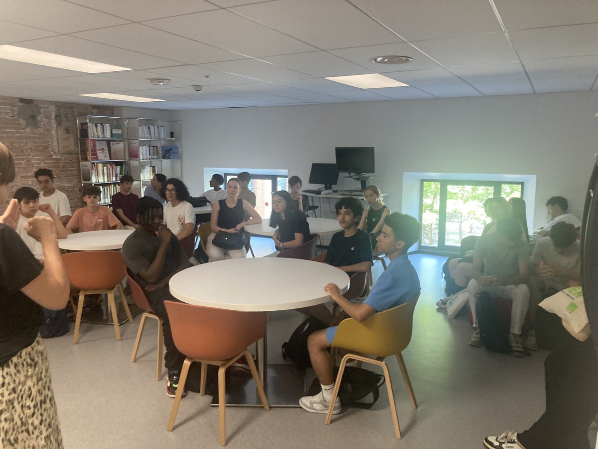 PradayrolGael's tweet photo. 24/06 : #stage2nde organisé par le #rectorat de @actoulouse, les stagiaires ont été reçus à #sciencespo @Toulouse : concours, cursus, mobilités, débouchés… un formidable accueil et de riches échanges👌 merci au directeur et aux équipes @EricDarras #orientation @DRAIO_OCCITANIE https://t.co/BR8PWhe8wH
