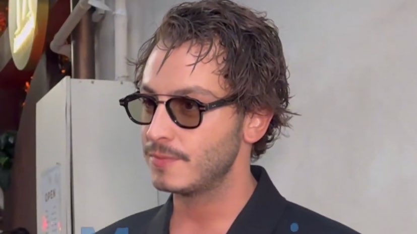 boriko92's tweet photo. una sola cosa les pido, solo una cosa tenían que hacer, y es preguntarle sobre su próximo proyecto. 😭

#borankuzum https://t.co/KPeLfZc3vo