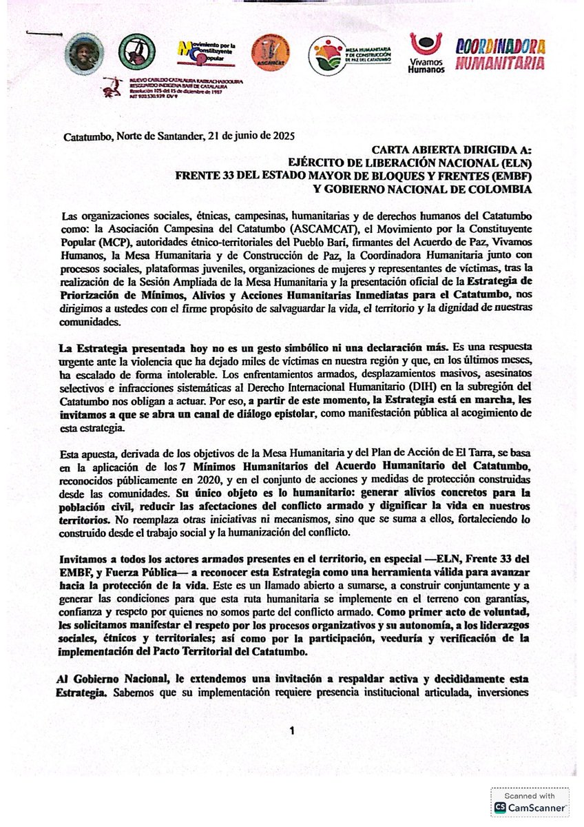 AscamcatOficia's tweet photo. Organizaciones sociales, étnicas, campesinas, humanitarias y de derechos humanos del #Catatumbo  presentamos públicamente la Estrategia de Priorización de Mínimos, Alivios y Acciones Humanitarias Inmediatas. Esta apuesta humanitaria urgente nace del dolor de nuestras comunidades, pero también de su dignidad, resistencia y poder organizativo.

Desde la sesión ampliada de la Mesa Humanitaria llevada a cabo el 21 de junio de 2025 enviamos una carta pública  al ELN, al Frente 33 del EMBF, a la Fuerza Pública y al Gobierno Nacional para que acojan esta ruta humanitaria que busca proteger la vida, el territorio y la autonomía de nuestros pueblos.

Esta estrategia nace desde las bases organizativas y se sustenta en los 7 Mínimos Humanitarios del Acuerdo Humanitario del Catatumbo presentado en 2020, sumando a lo construido desde el Plan de Acción de El Tarra el pasado 04 de febrero. 

Suscriben, respaldan y acompañan la carta pública: 
Asociación campesina del Catatumbo ASCAMCAT, El Movimiento por la Constituyente Popular - MCP: Autoridades étnico-territoriales del Pueblo Barí; Firmantes del Acuerdo de Paz; Vivamos Humanos; La Mesa Humanitaria y de Construcción de Paz; La Coordinadora Humanitaria; Coordinadora de Mujeres de ZRC; Asociación Campesina del Valle del Río Cimitarra ; Fundación Mujer Popular; ASONALCAM; CUT Norte de Santander; MAPP OEA; Madres del Catatumbo por la Paz  ; Asocomunales; REDEPAZ ; Fedecomunales de Norte de Santander; Transportadores de Catatumbo; SUTENS; Fundación amor y paz; PoderPaz Corporación Poder, Democracia y Paz ; Procesos juveniles; Comité Permanente por la Defensa de los Derechos Humanos - CPDH; Red Nacional de Mujeres Colombia ; Coccam Colombia ; Federación de JAC; ASOPERSONEROS; Universidad Francisco de Paula Santander Ocaña Comisión de Seguimiento Impulso Verificación a la Implementación - CSIVI ; CNR; Integrantes de la Comisión de Paz  y de DDHH del senado y cámara de representantes; Ministerio del Interior ; Defensoría del Pueblo de Colombia ; Agencia de Renovación del Territorio; Unidad de implementación del Acuerdo de Paz; Comisión Nacional de Garantías; Iap Actionpeace ; Diócesis de Ocaña, FICONPAZ; PBI Norge; Corporación Nacional de Reincorporación Comunitaria 

Desde el Catatumbo, alzamos la voz para decir: ¡Sí hay caminos desde lo humanitario!