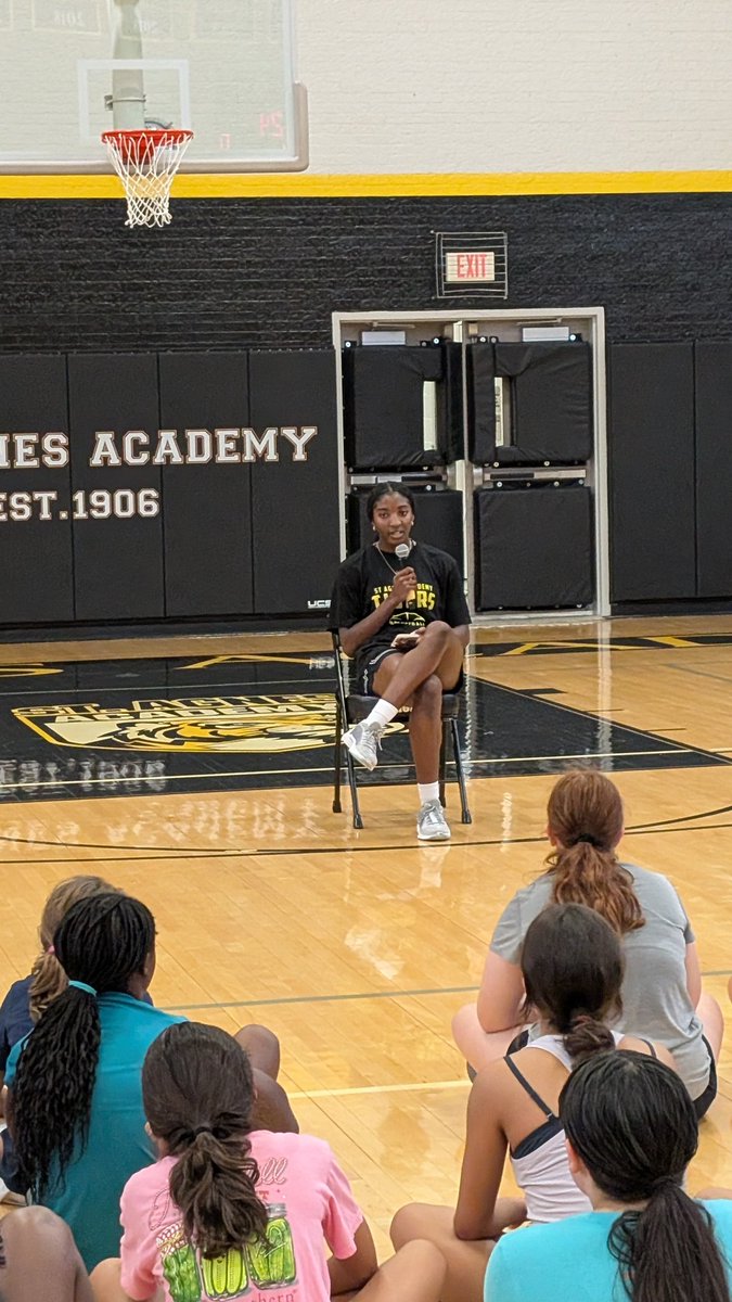 Former Tiger, Zara Chinwuba, talks to the campers regarding discipline and integrity....