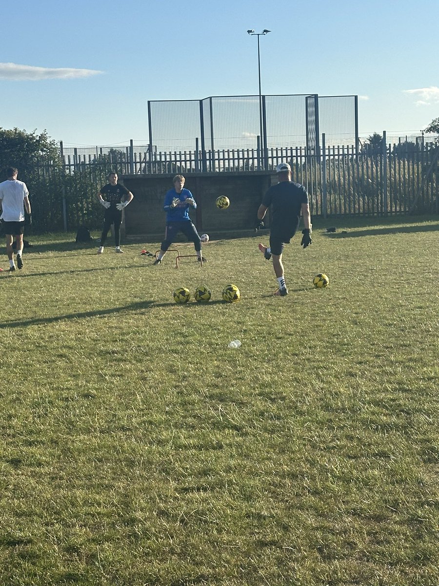 Crawley Green FC (@cgfc2024) on Twitter photo Goalkeeping coach <a href="/BPedrycz/">Bartlomiej Pedrycz</a> putting the keepers through their paces again tonight! 🧤 #goalkeepersunion Goalkeeping coach <a href="/BPedrycz/">Bartlomiej Pedrycz</a> putting the keepers through their paces again tonight! 🧤 #goalkeepersunion
