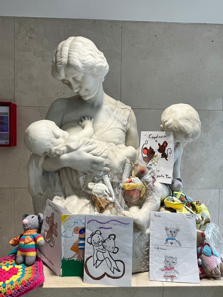 nuriamiracarba1's tweet photo. Gracias a nuestras amigas tejedoras  de @ProyectoCorazonSolidario por la entrega en Neonatologia de bolsitas para nuestros pequeños pacientes y sus familias. Cuanta generosidad y sensibilidad. Esta es vuestra casa.
#SomosElMarañon https://t.co/j6vjxJyXer