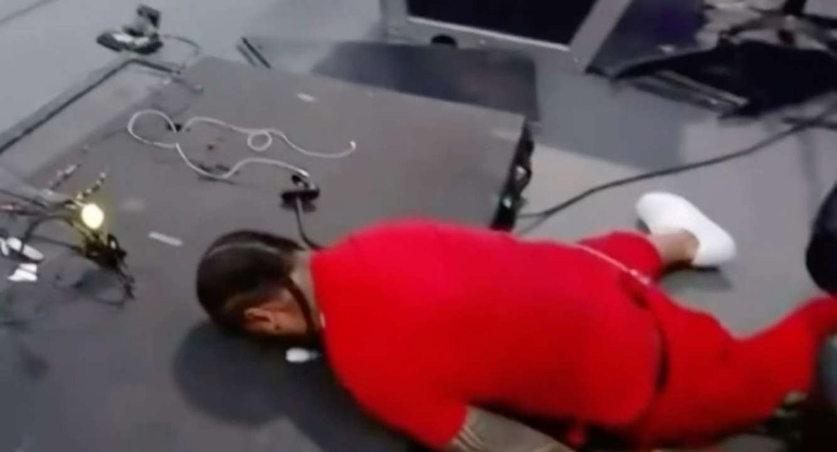 thickleee's tweet photo. Me internally when someone even mentions one of my death spots... https://t.co/8gO8jaew7J